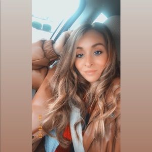 Meet your Posher, Courtney